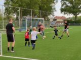 Laatste training S.K.N.W.K. JO7-1 van seizoen 2022-2023 (partijtje tegen de ouders) (36/130)